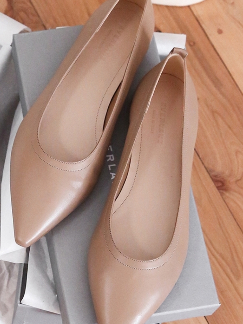 Everlane 40 Hr Flat Beige Pointed Leather Flats